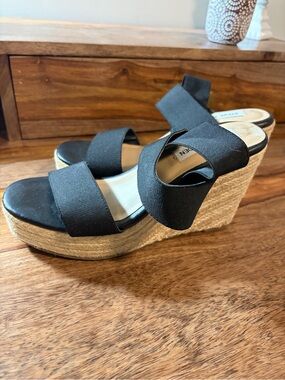 Steve Madden Black Elastic Cross-Strap Sandals